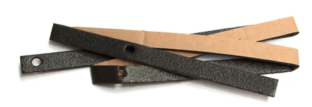 Dichtungsstreifen in Schwarz und braun, liegend, einige mit Löchern. Geeignet für verschiedene Anwendungen, darunter möglicherweise für Daikin Produkte.